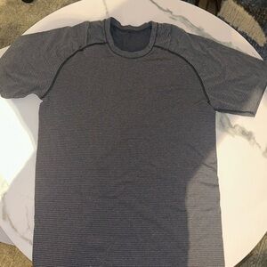Lululemon men’s medium workout t shirt